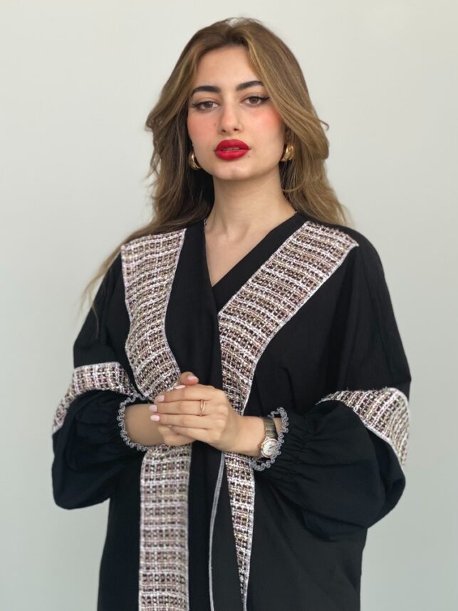 Garterized Abaya, Black w/ wool on design