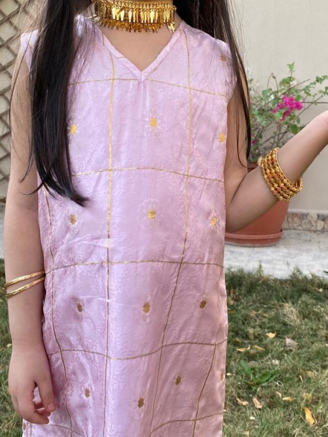 Girl's sleeveless dress. glossy materials w/ golden design