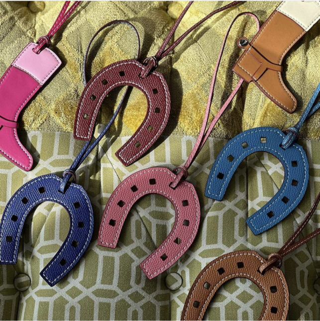 Horse shoe bag holder (tag) leather materials