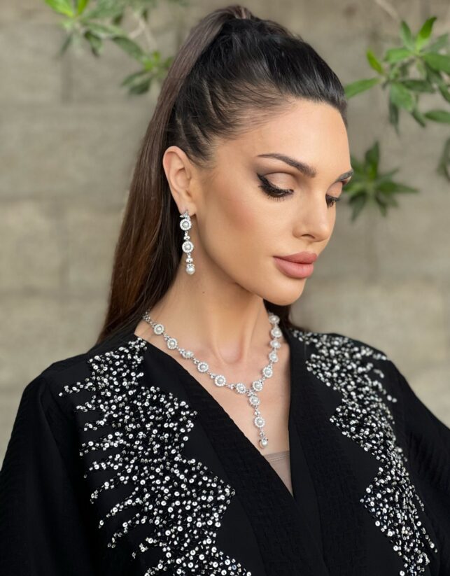 Modern beaded abaya, Crepe materials